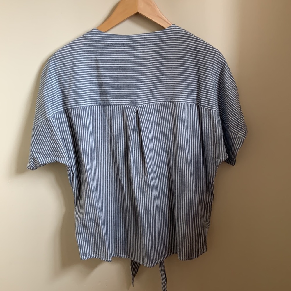 Time and Tru, small black/white stripe button down short sleeve tie bottom top - Picture 4 of 8